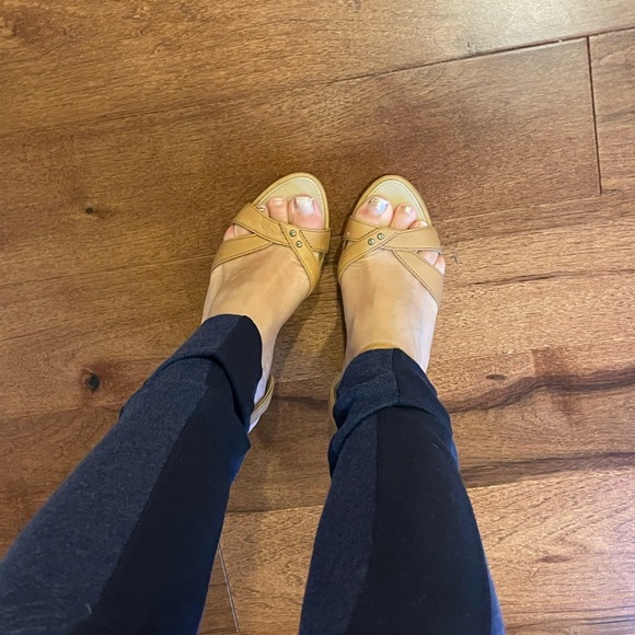 Ugg wedge sandals. Size 6. - Picture 6 of 7